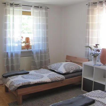 Homestay #6 Helles Sonniges Mit 2 Betten,sofa W-lan Frei Airport Nah Gelegen Mit Wg Bad Trunkelsberg