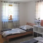 Séjour chez l'habitant #6 Komfortables Sonniges Gaestezimmer Mit 2 Betten, Gemeinschaftsbad, W-lan Frei, Airport Nah Trunkelsberg