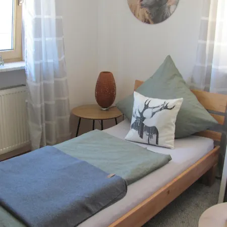 Kwatera prywatna #6 Komfortables Sonniges Gaestezimmer Mit 2 Betten, Gemeinschaftsbad, W-lan Frei, Airport Nah